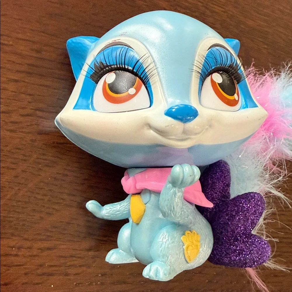 Disney Princess Palace Pets Windlflower the raccoon action doll figure. 4 inches